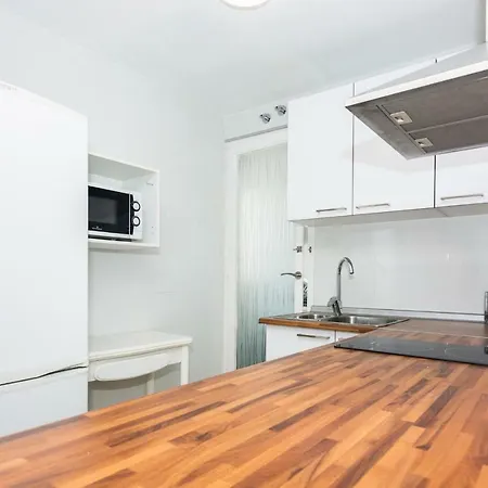 Homeholidaysrentals Amy Apartment *
